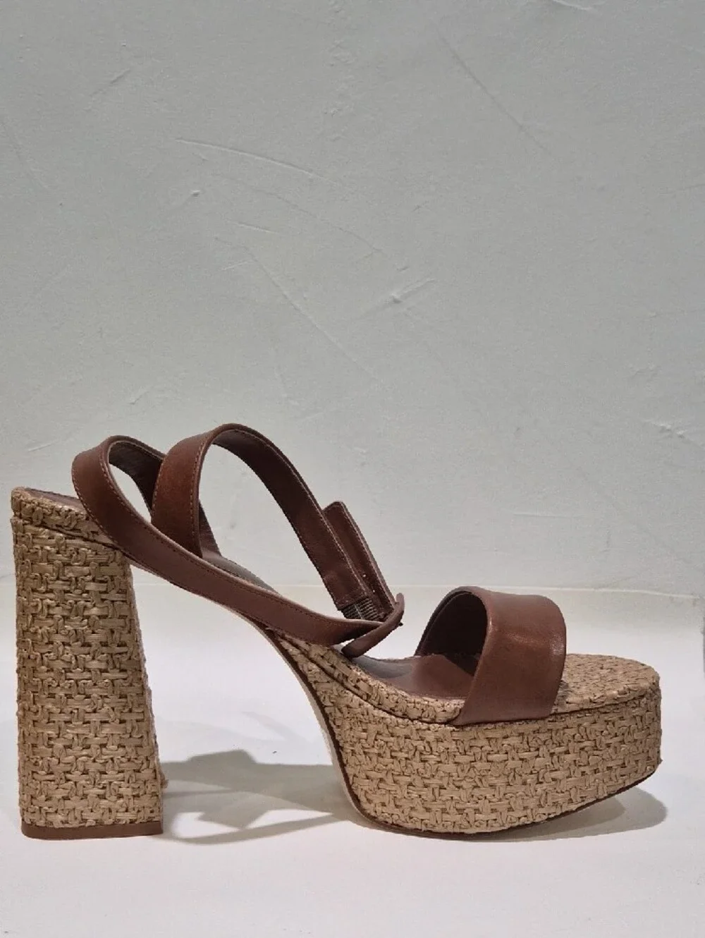 Larroude Dolly Verona Sandal in Caramel/Raffia NWT Size 10